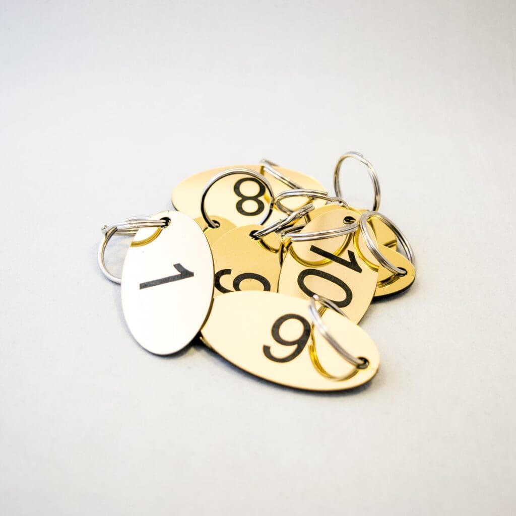 Set of 20 oval shaped numbered key tags ideal for clubs, leisure ...